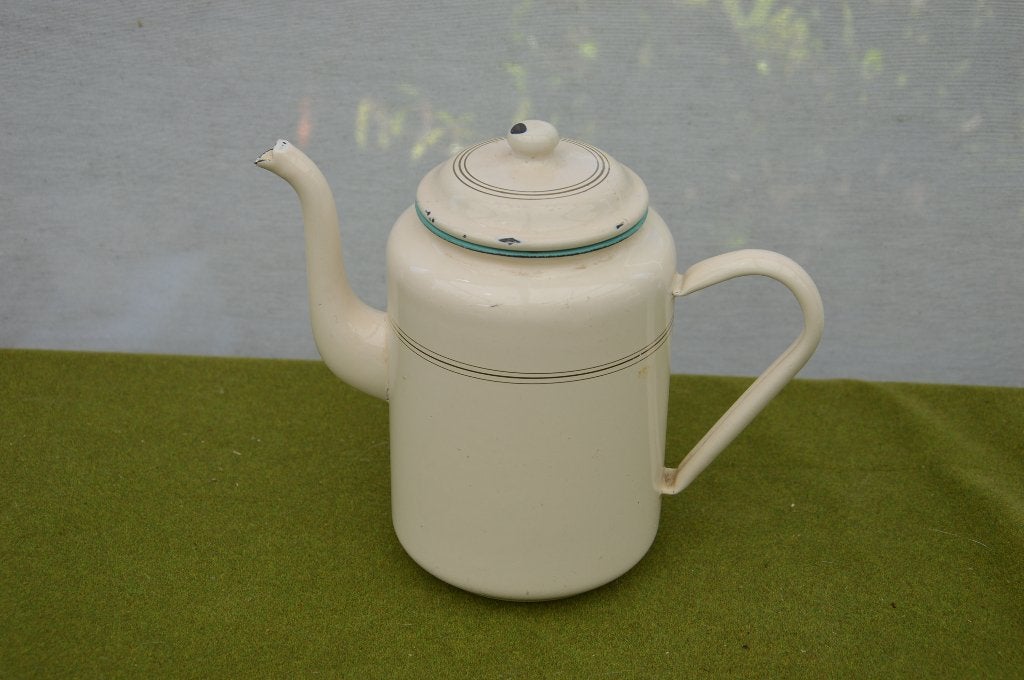 Oude emaille theepot / koffiekan crème kleur turquoise bies, Antiek en Kunst, Curiosa en Brocante, Ophalen of Verzenden