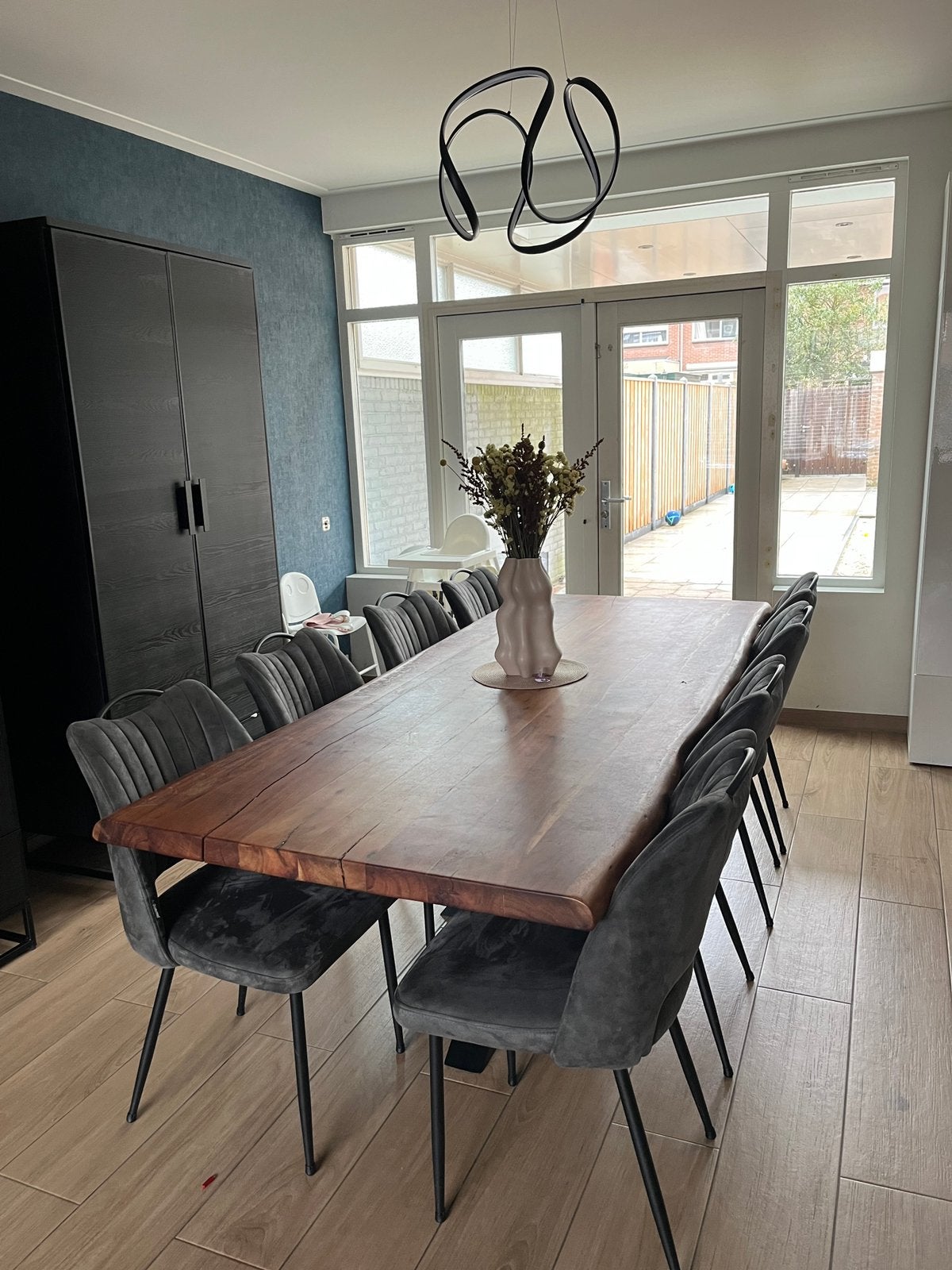 Grote hout eettafel + 8 De Bommel stoelen MOET SNEL WEG!!, Ophalen, 200 cm of meer, 50 tot 100 cm, Zo goed als nieuw
