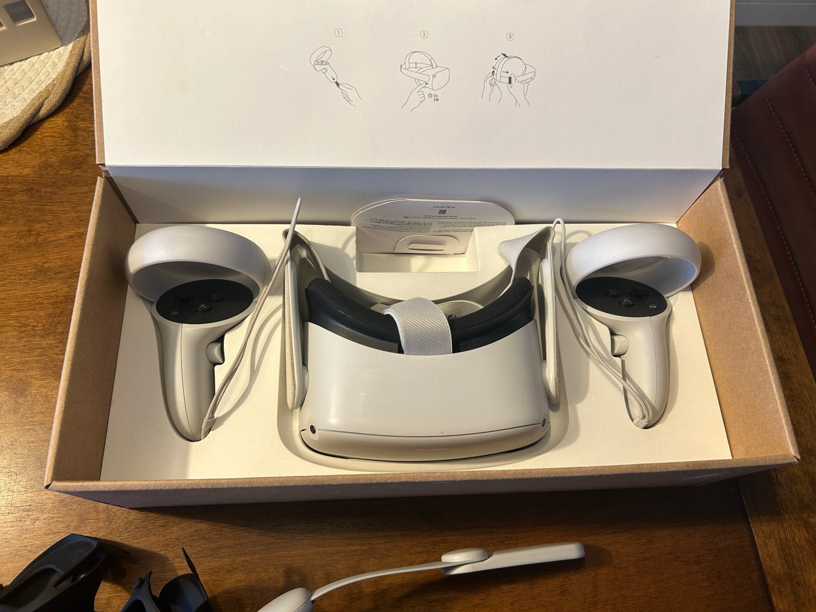 Meta Quest 2 VR-bril met accessoires, Spelcomputers en Games, Virtual Reality, Ophalen, Zo goed als nieuw, VR-bril, Overige platformen