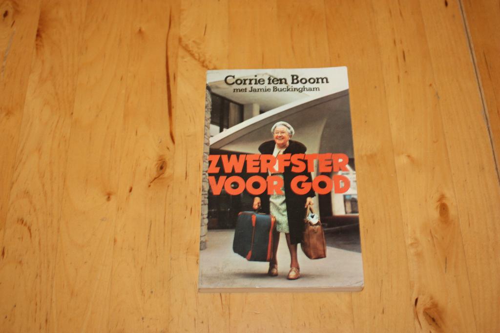 Zwerfster voor God, Corrie ten Boom, paperback, Boeken, Ophalen of Verzenden, Gelezen, Corrie ten Boom, Christendom | Protestants