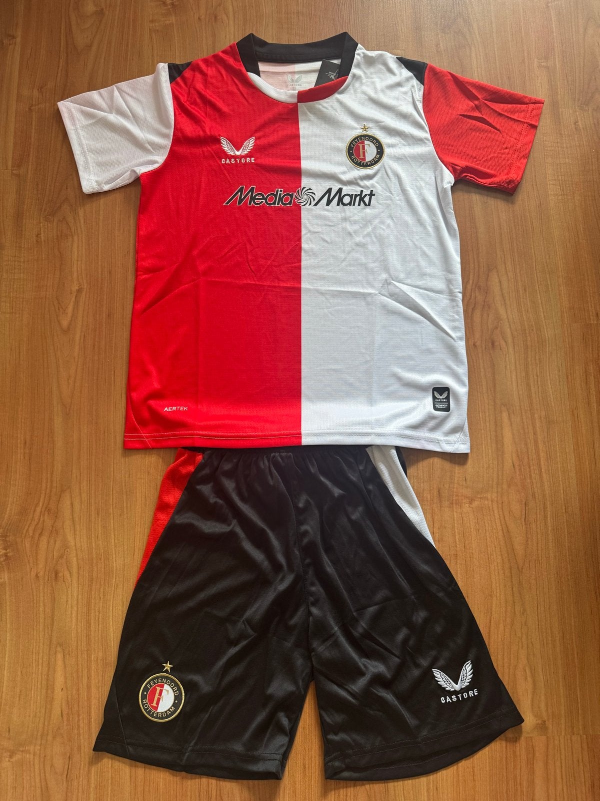 Feyenoord Thuis Tenue Kids 26/27 - Maat 28 (155-165cm), Ophalen of Verzenden, Nieuw, Jongen of Meisje, Sport- of Zwemkleding