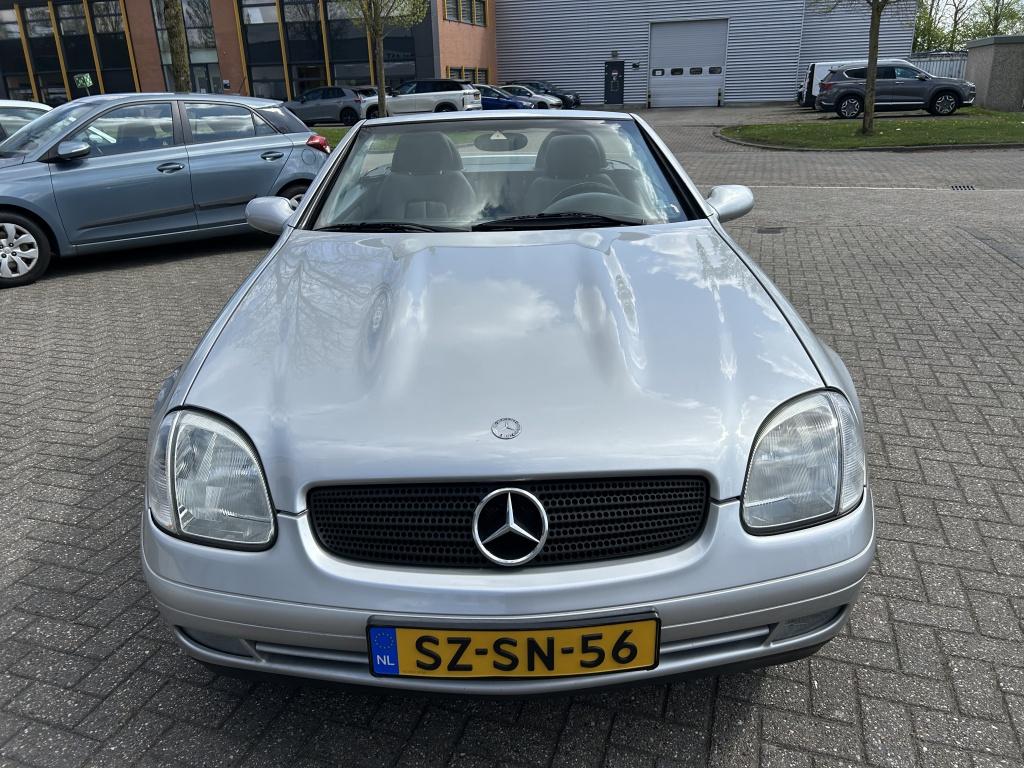 Mercedes-Benz SLK 200 Sport LEER STOELVW AIRCO. (bj 1997), Auto's, Oldtimers, 1998 cc, Cabriolet, Bedrijf, Handgeschakeld