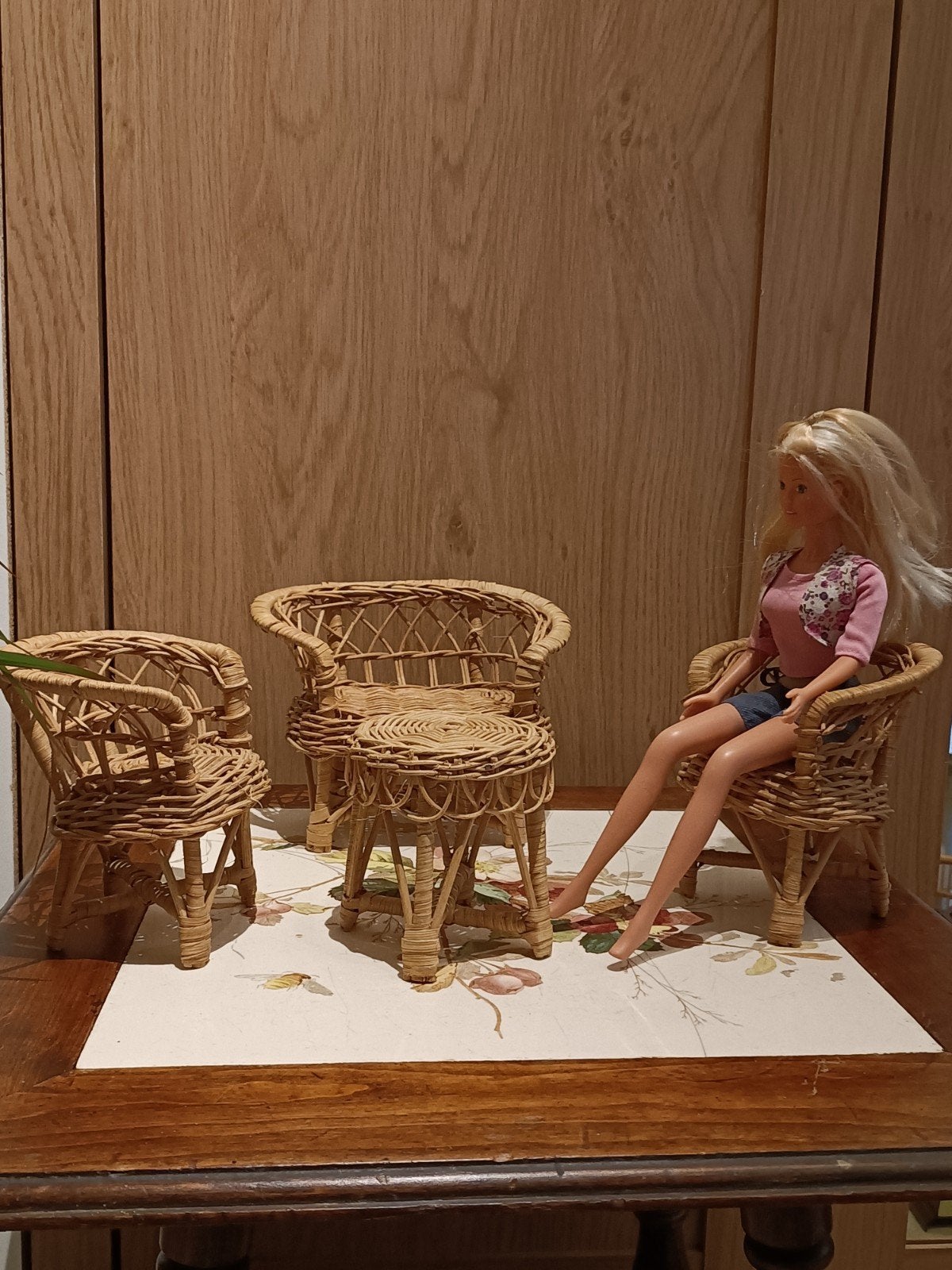 Leuke rotan Barbie meubeltjes, Ophalen of Verzenden, Gebruikt, Poppenhuis