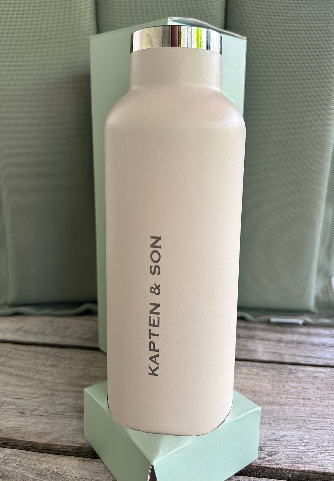 Kapten & Son Thermofles 750 ml Beige | Nieuw in verpakking, Sport en Fitness, Bidons, Nieuw, Ophalen of Verzenden