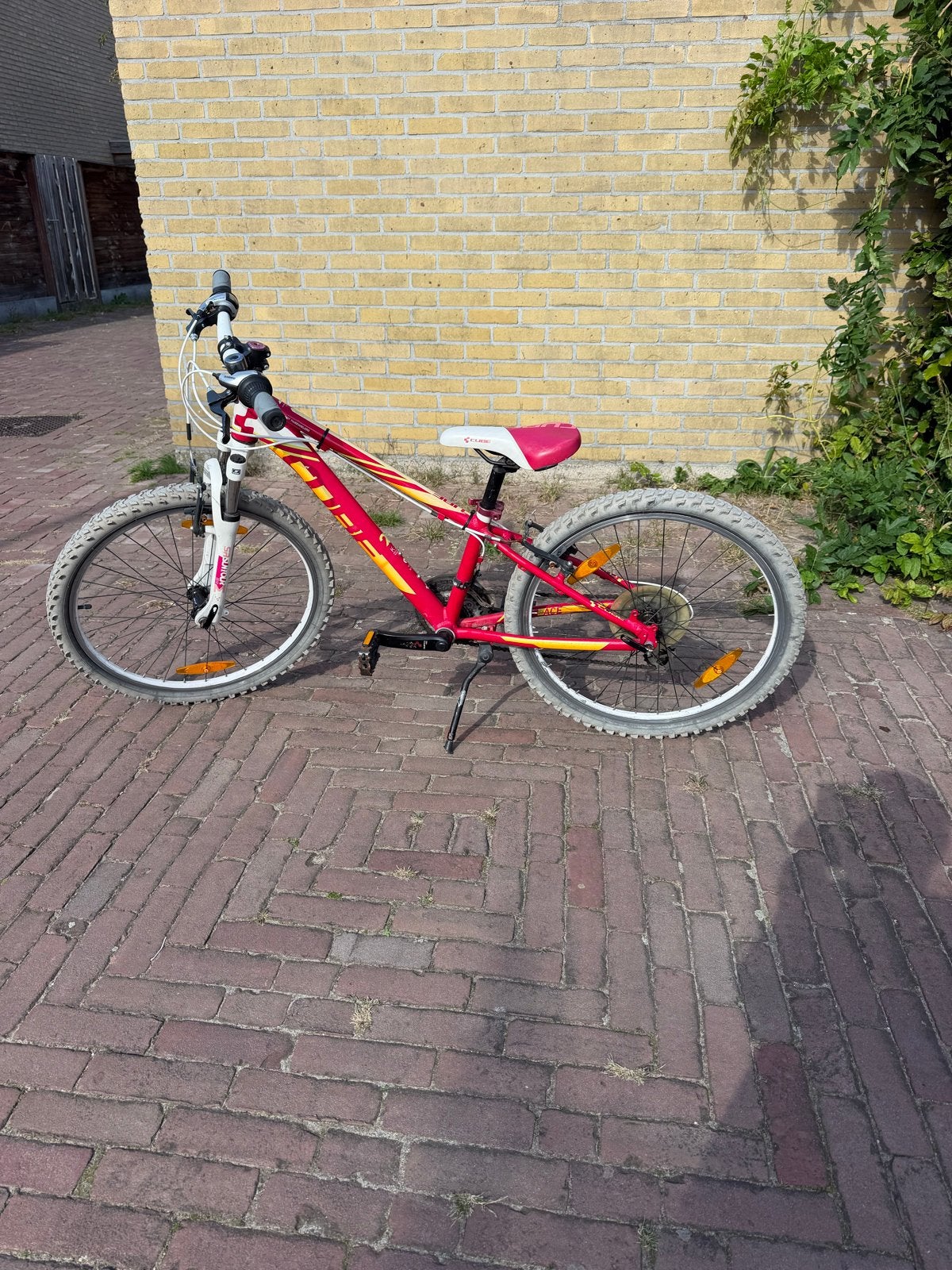 Cube kinderfiets 24 inch - roze/geel, Ophalen, Velgrem, Versnellingen, Gebruikt