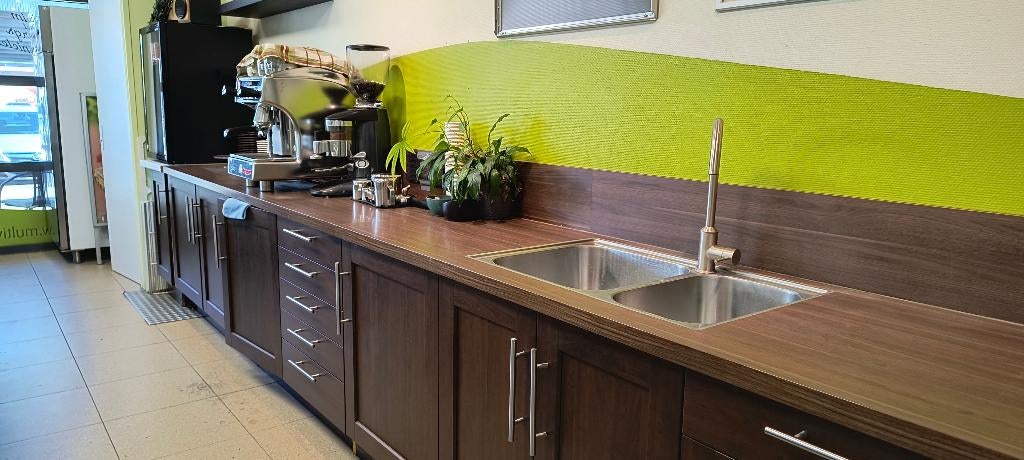 Keukenblok 5 meter lang met inbouw vriezer en boiler, Huis en Inrichting, Keuken | Complete keukens, Ophalen, Gebruikt, Bruin