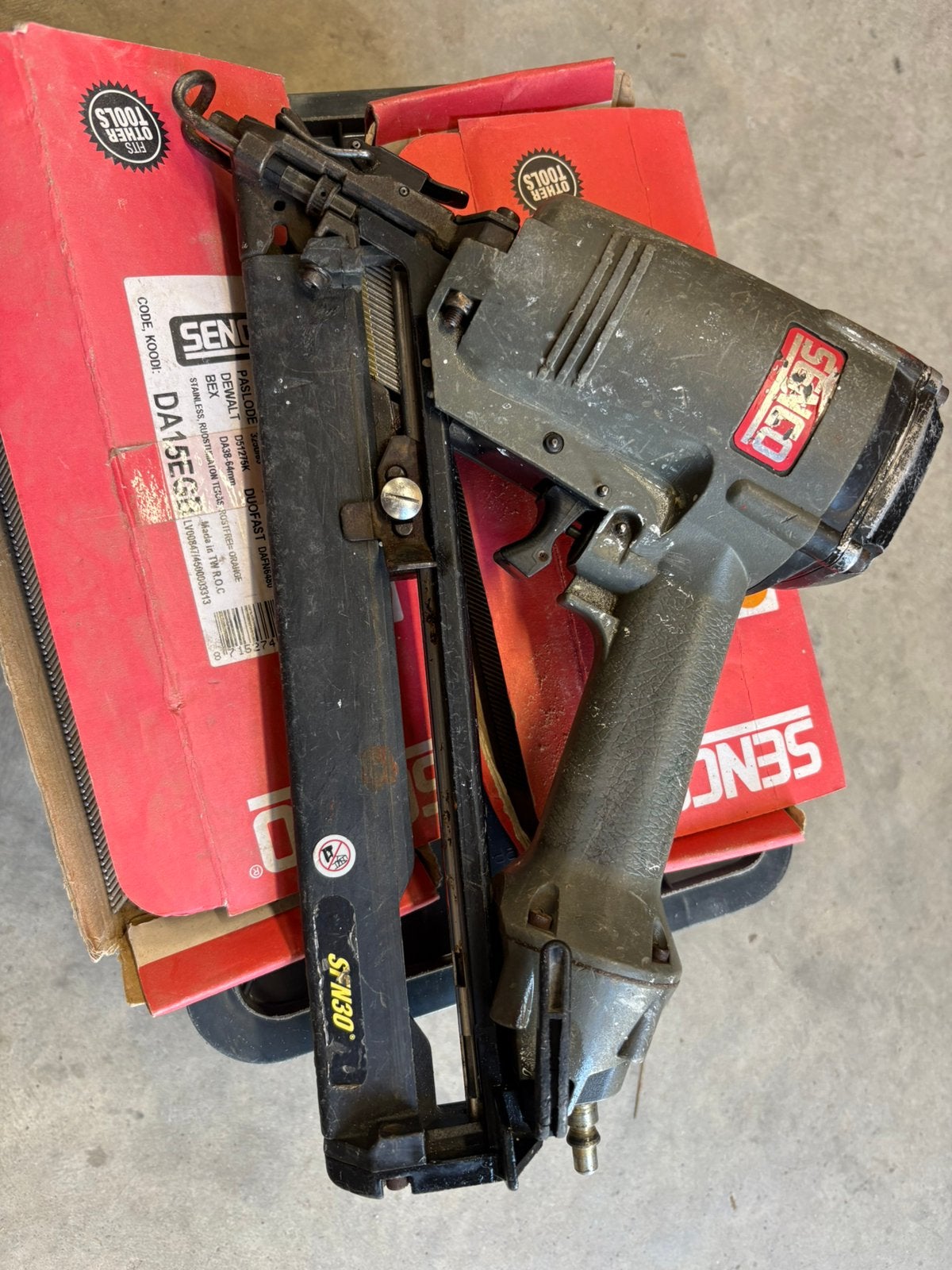 Senco Lucht spijkertacker  Incl 2 doos spijkers twv € 100,00, Ophalen, Gebruikt, Senco, X