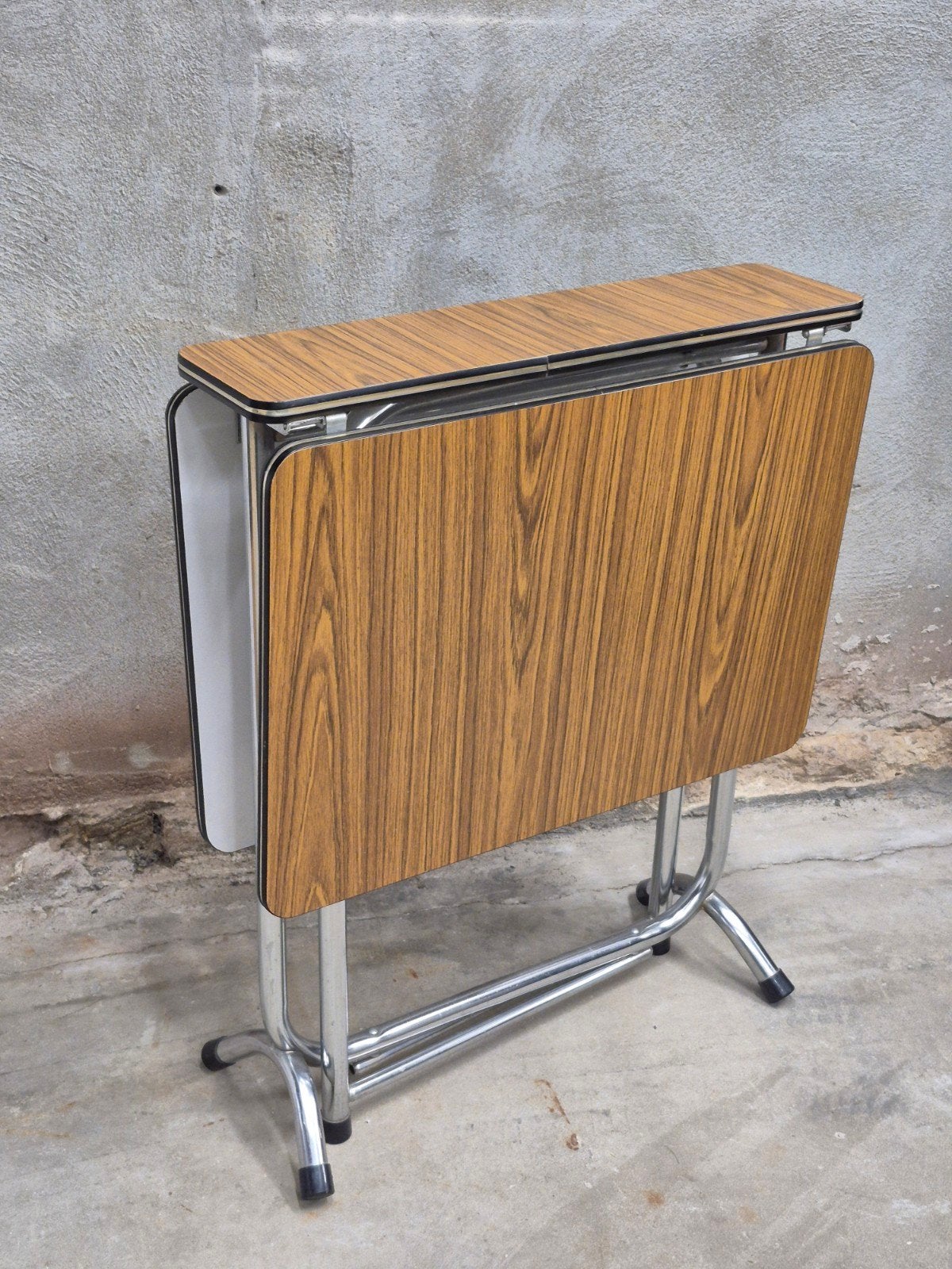 Vintage Ruimtebesparende Klaptafel Gateleg Tafel, Ophalen, Zo goed als nieuw, Campingtafel