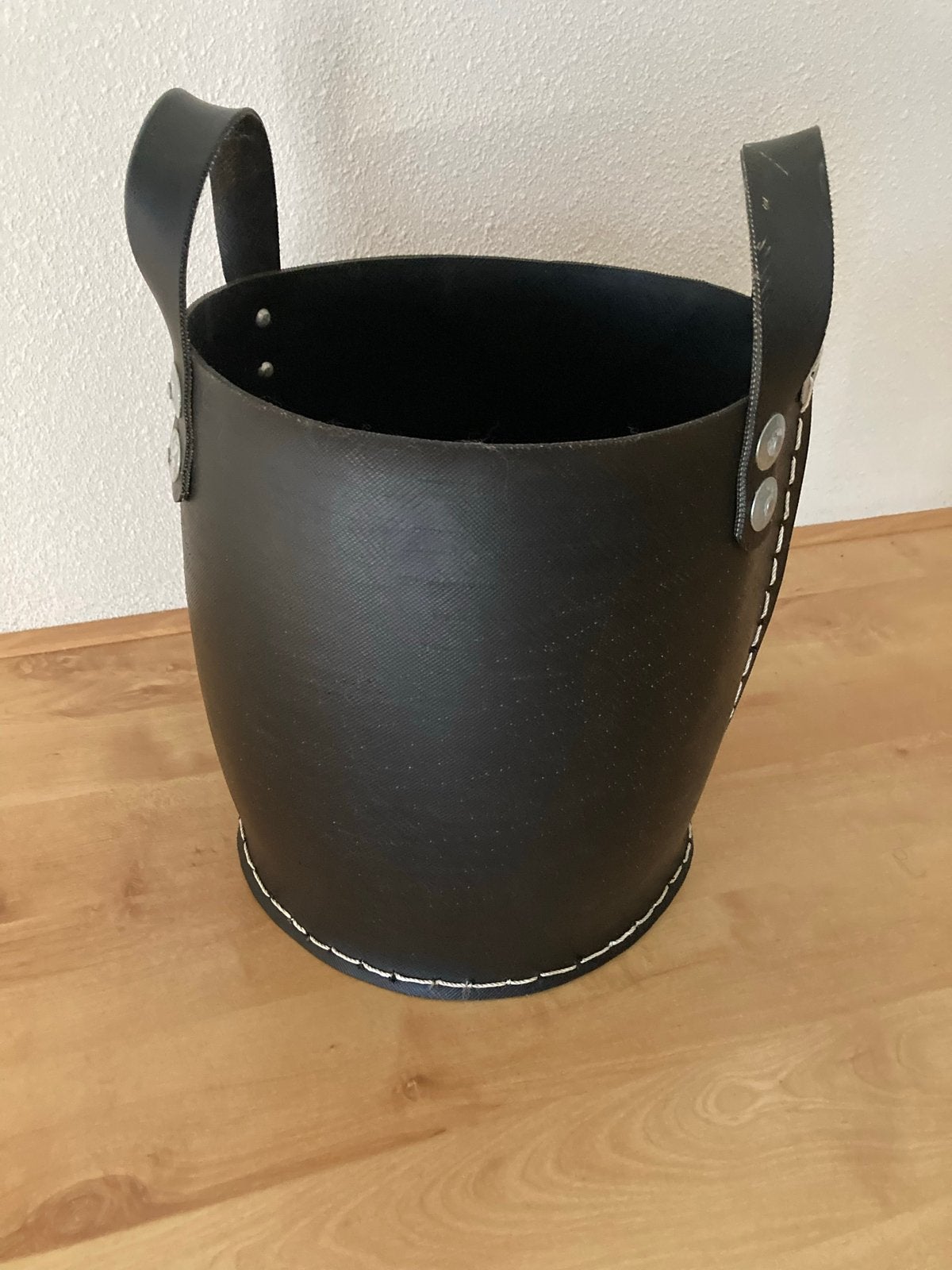 Decoratieve mand van gerecycled materiaal, Huis en Inrichting, Zwart, Overige materialen, Ophalen of Verzenden, Zo goed als nieuw