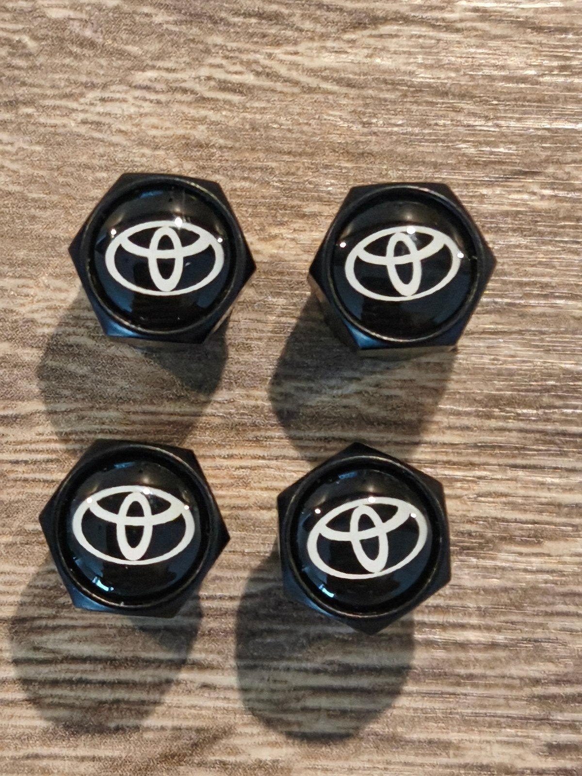4x zwarte Toyota ventieldoppen / gratis verzending, Ophalen of Verzenden
