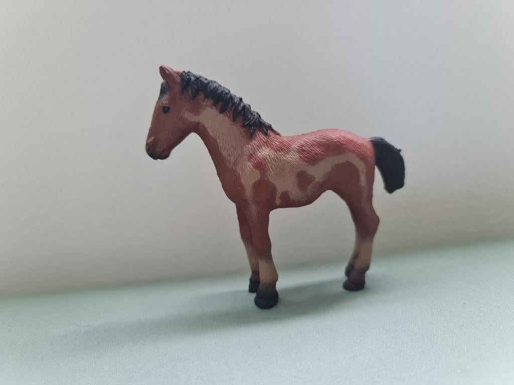 Bruin gevlekte Pinto jaarling 🐴, Ophalen of Verzenden, Zo goed als nieuw, Paard, Beeldje of Figuurtje