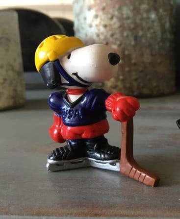 vintage Snoopy Peanuts poppetje figuur ijshockey, Verzamelen, Ophalen of Verzenden, Snoopy, Zo goed als nieuw, Beeldje of Figuurtje