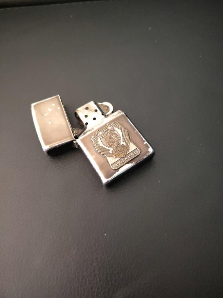 Zippo Harley-Davidson 90th Anniversary Aansteker, Ophalen of Verzenden, Gebruikt, Aansteker