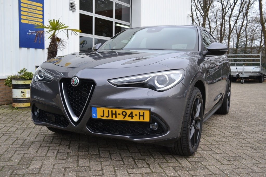 Alfa Romeo Stelvio 2.2 JTD Super BTW auto (bj 2023), Auto's, Automaat, 12 maanden, Stof, Gebruikt