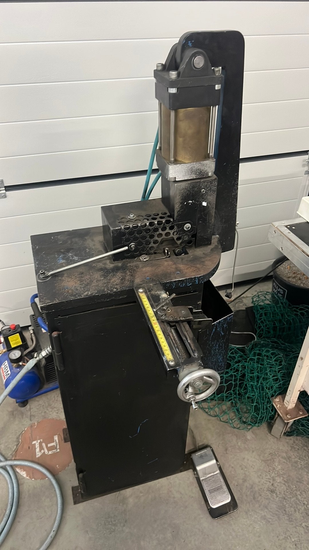 Pressta draadknipper hydro pneumatisch, Ophalen of Verzenden, Gebruikt