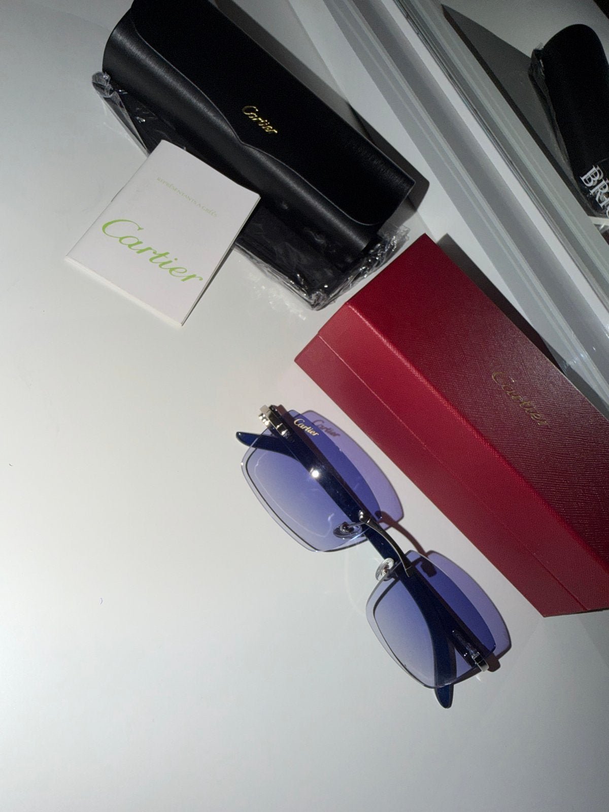 Cartier Zonnebril - Blauw met paarse glazen, Sieraden, Tassen en Uiterlijk, Ophalen of Verzenden, Nieuw, Blauw, Zonnebril