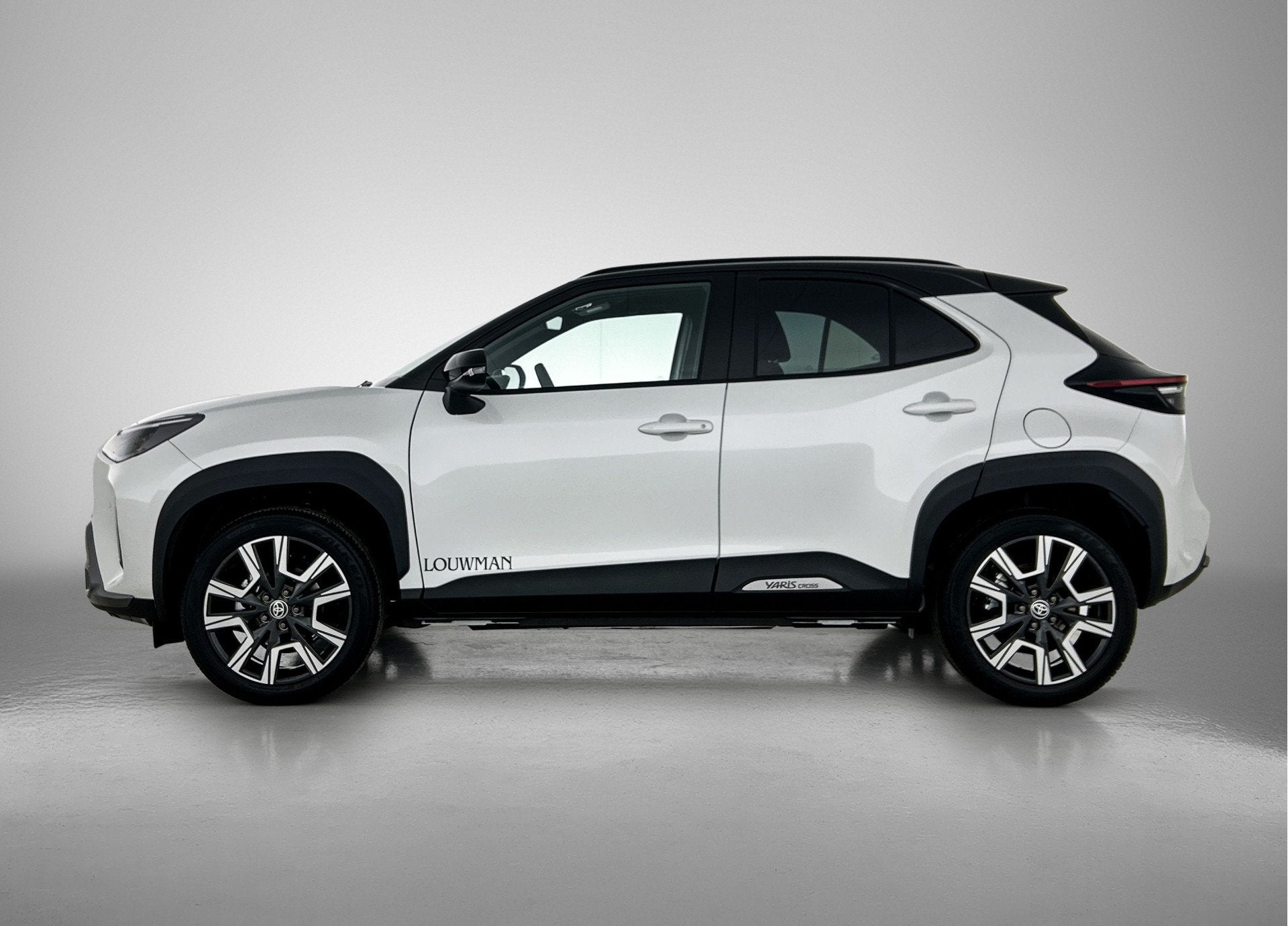 Toyota Yaris Cross 1.5 Hybrid 130 Executive | Premium Pack |, 12 maanden, Wit, Bedrijf, Hybride Elektrisch/Benzine