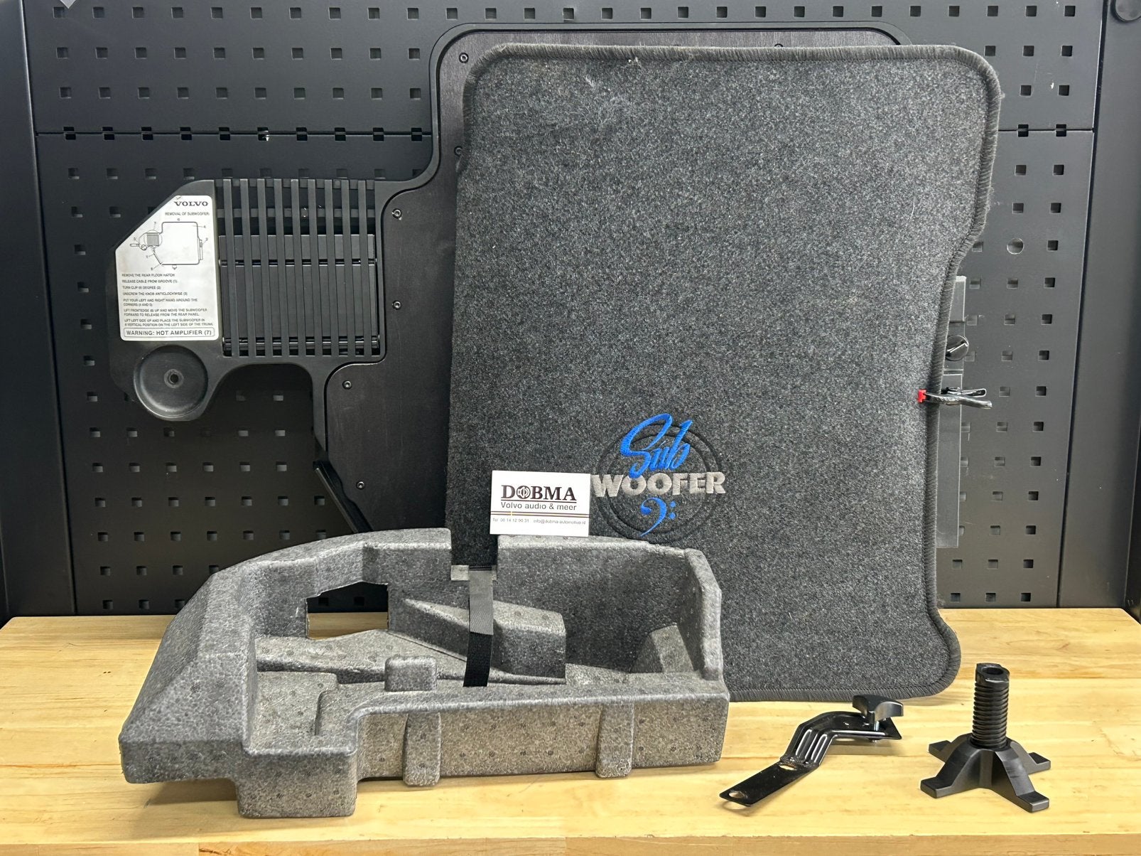 Subwoofer Volvo V70 XC70 2000-2007 compleet!, Ophalen, Gebruikt, Volvo, X