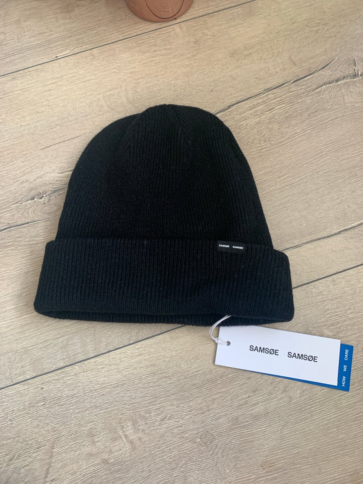 Zwarte Samsoe Samsoe Muts - Nieuw met kaartjes, Ophalen of Verzenden, Nieuw, Muts