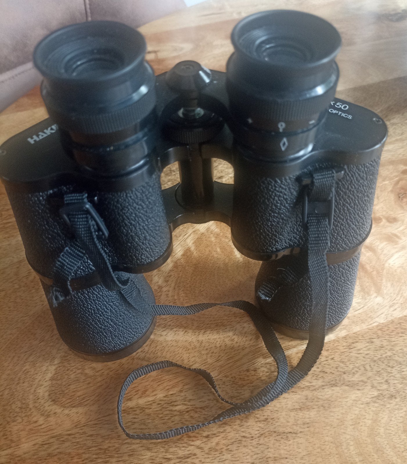 een prima Verrekijker, vergroting 10x50, Ophalen, Zo goed als nieuw, Met hoes of tas