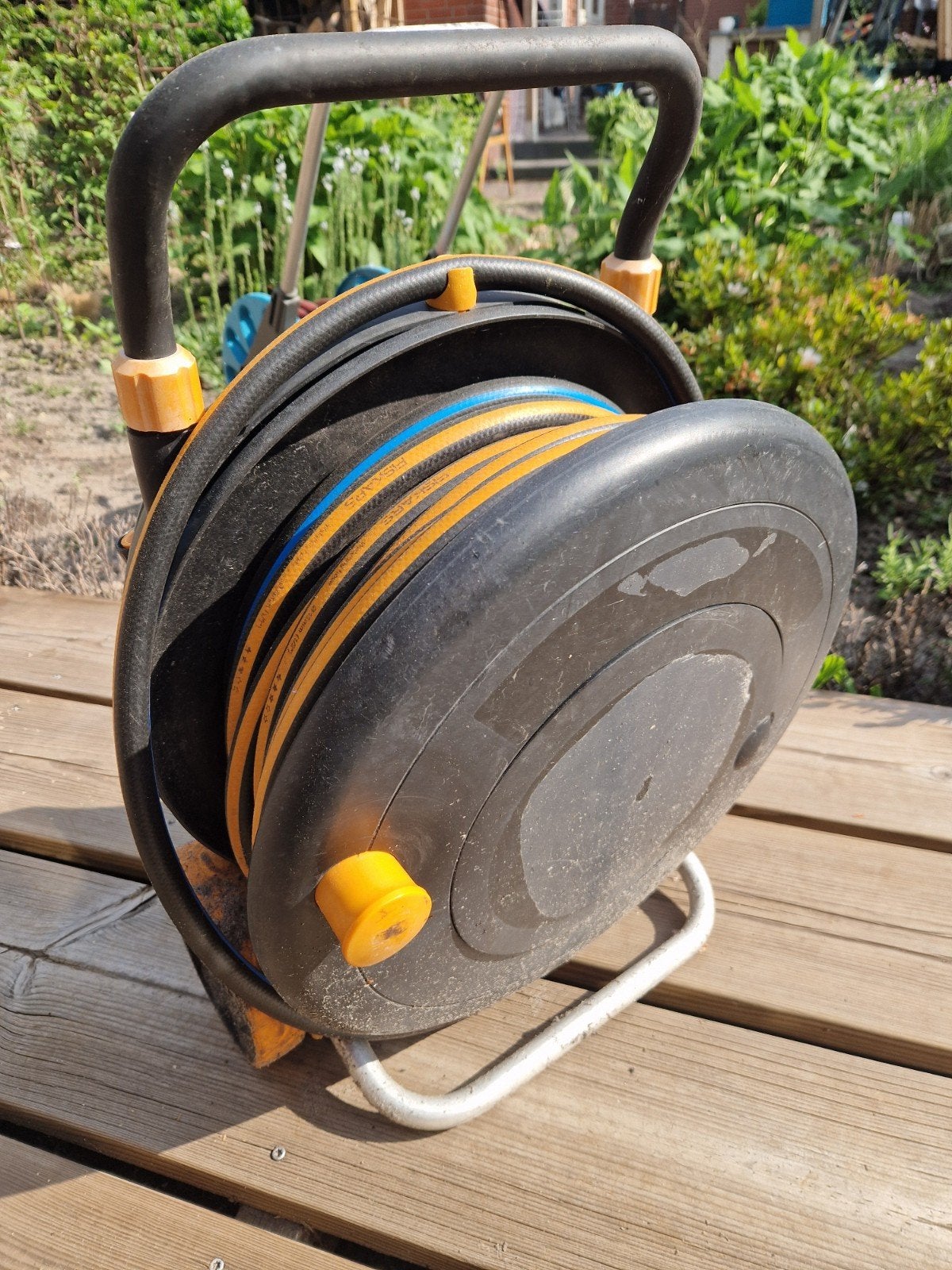 Fiskars slanghaspel met tuinslang en accessoires, Ophalen of Verzenden, Gebruikt, Tuinslanghaspel