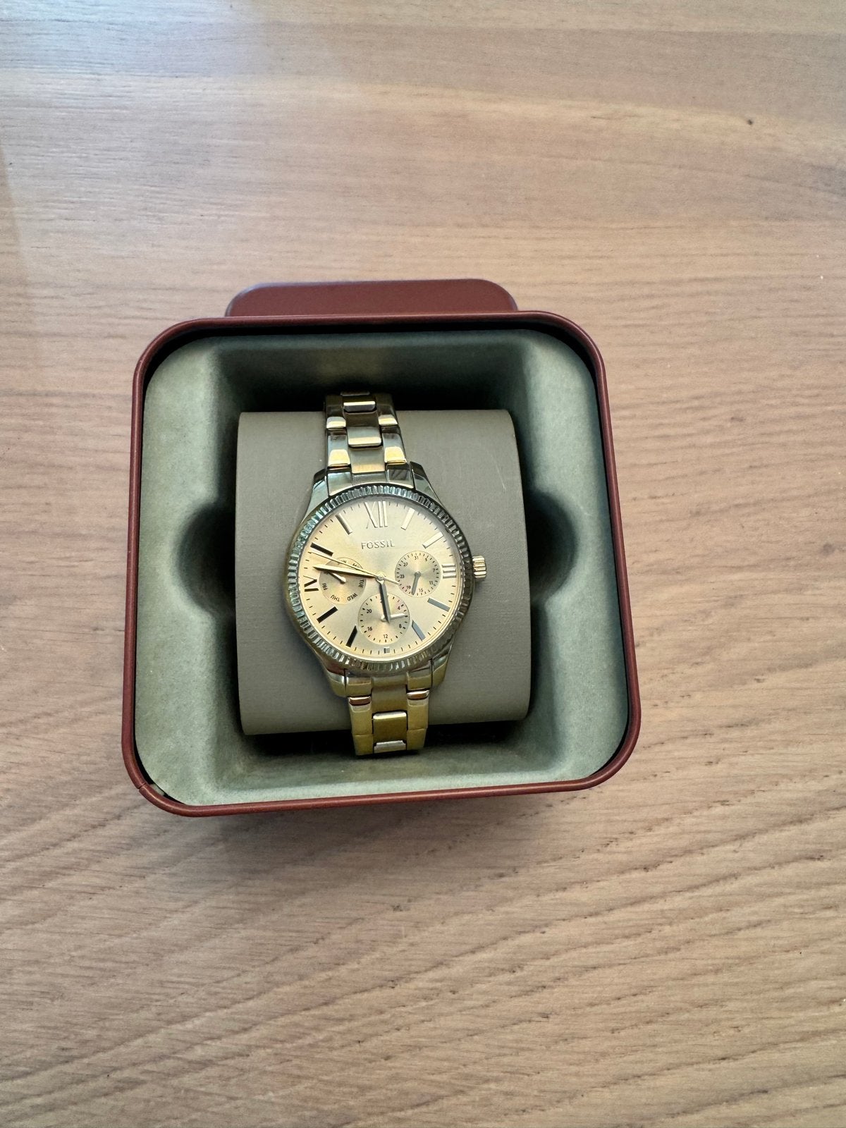 Fossil dameshorloge goudkleurig, zo goed als nieuw in doos, Fossil, Polshorloge, Nieuw, Ophalen of Verzenden