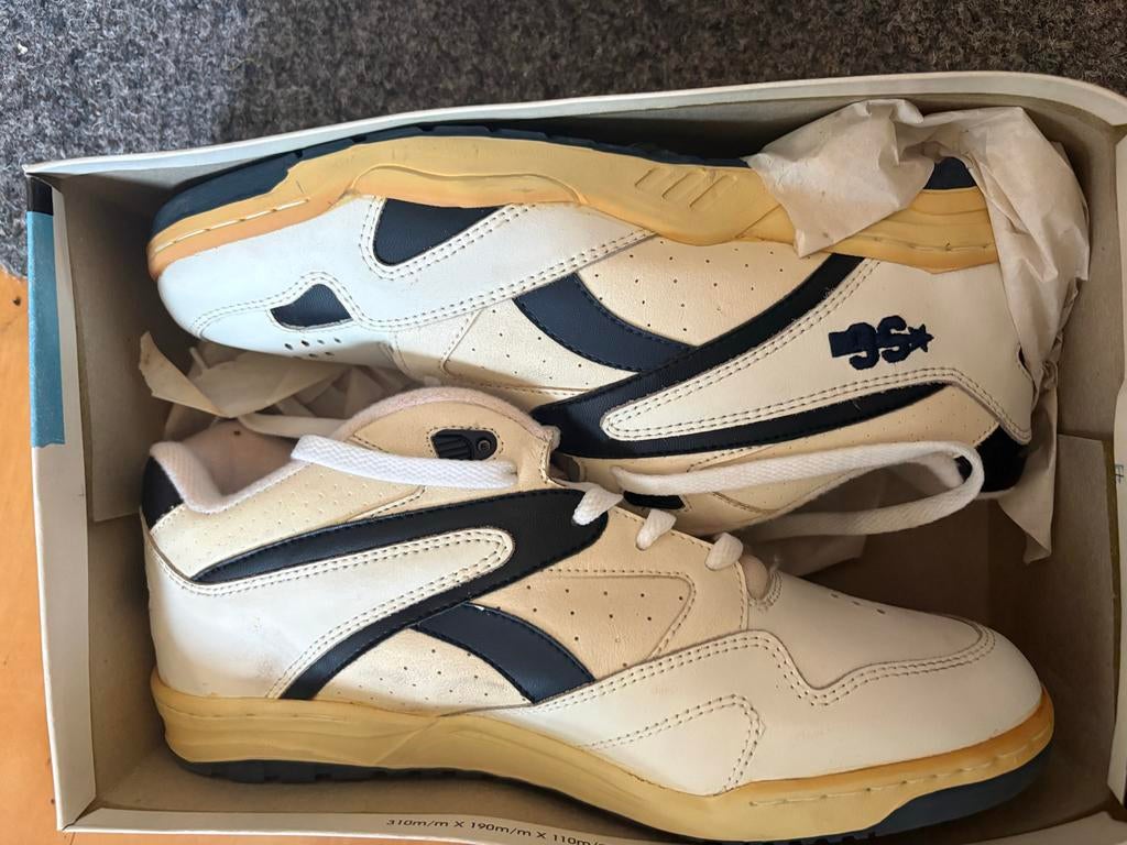 Vintage sneakers - Verschillende soorten schoenen, Ophalen, Gedragen, Wit, Sneakers of Gympen