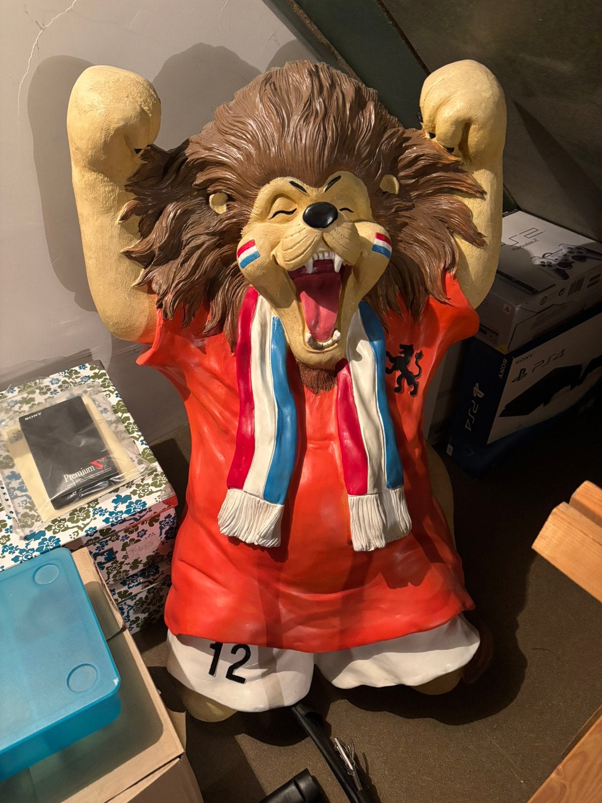 Voetbal Leeuw Beeld - Oranje Fan Decoratie (90 cm), Ophalen, Kunststof, 50 - 100 cm, Zoogdier
