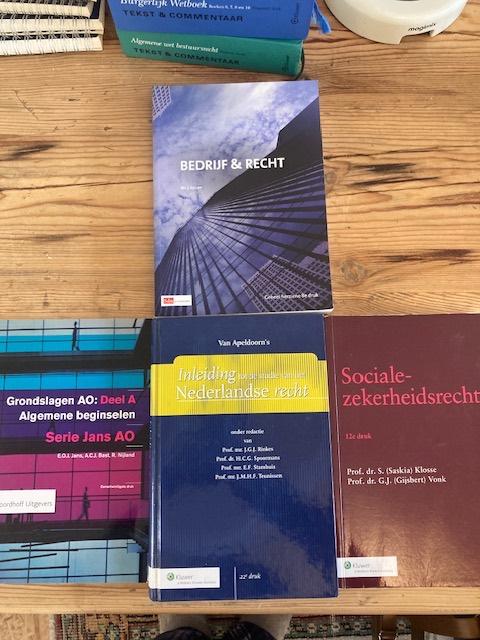 HBO Rechten schoolBoeken, Boeken, Ophalen, Zo goed als nieuw, Overige niveaus, Overige vakken
