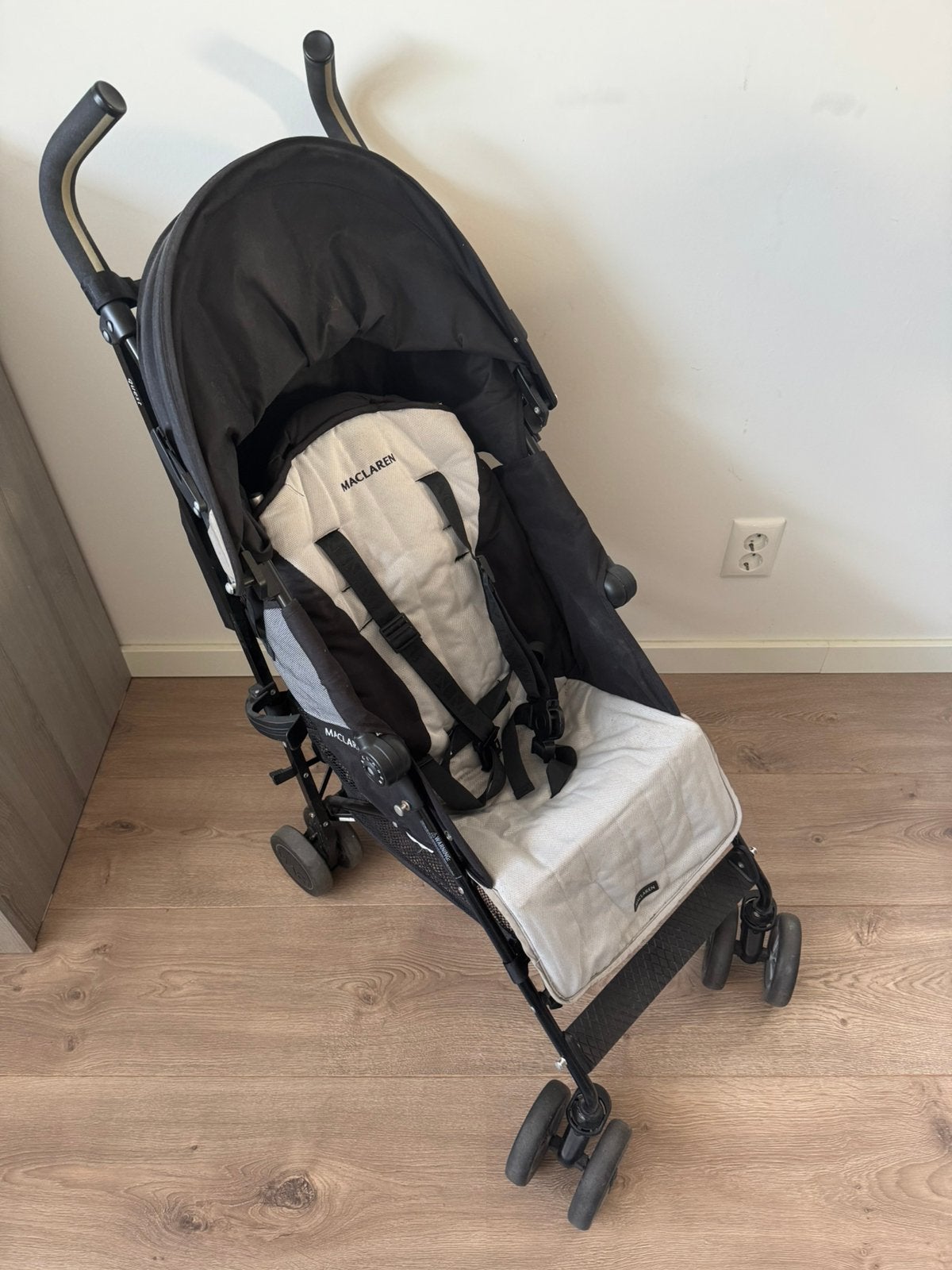 Buggy Maclaren Quest (kleur zwart/grijs), Ophalen, Zo goed als nieuw, Maclaren, Zonnekap