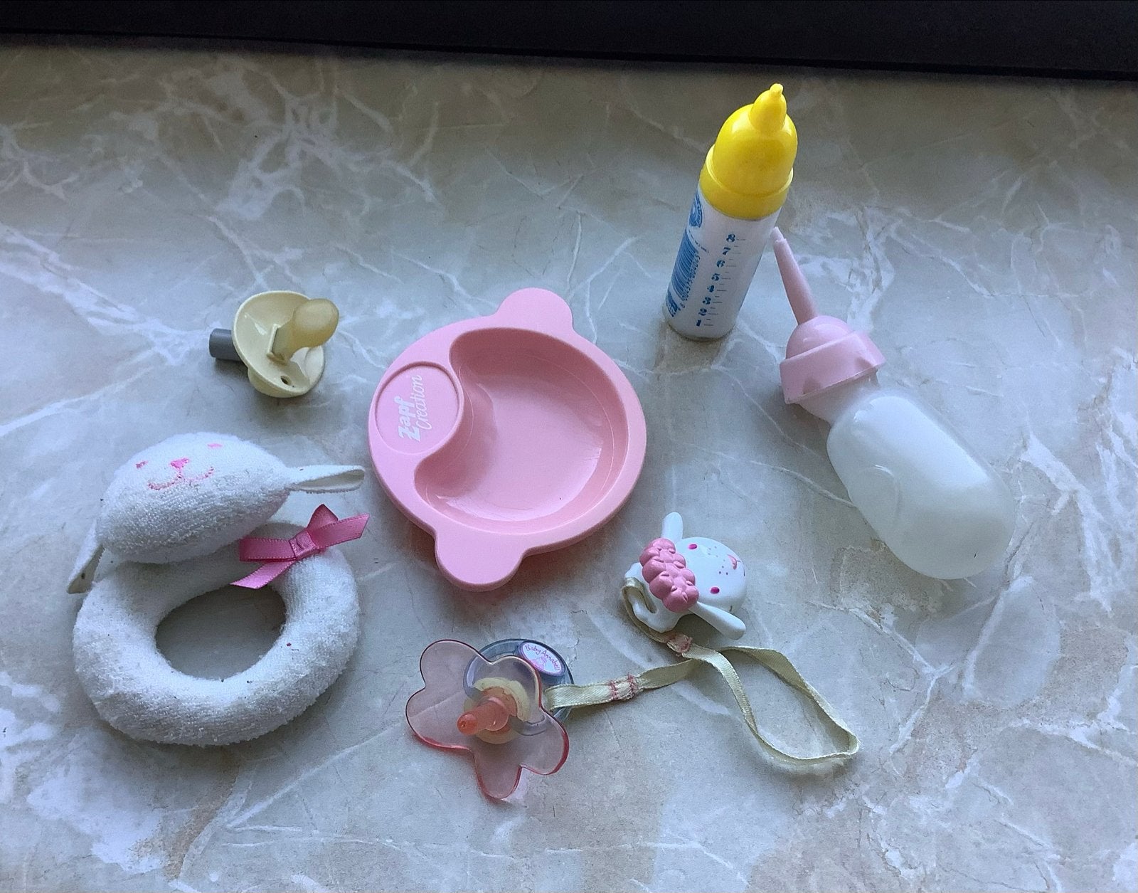Diverse poppenaccessoires: flesjes, bordje, speentjes, Ophalen of Verzenden, Gebruikt, Overige typen
