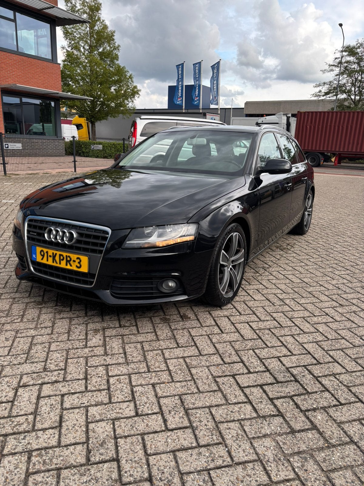 Audi A4 2.0T 211pk Quattro|Nwe Motor|Cruise & Airco| 99k km, Stof, Zwart, 1984 cc, A4