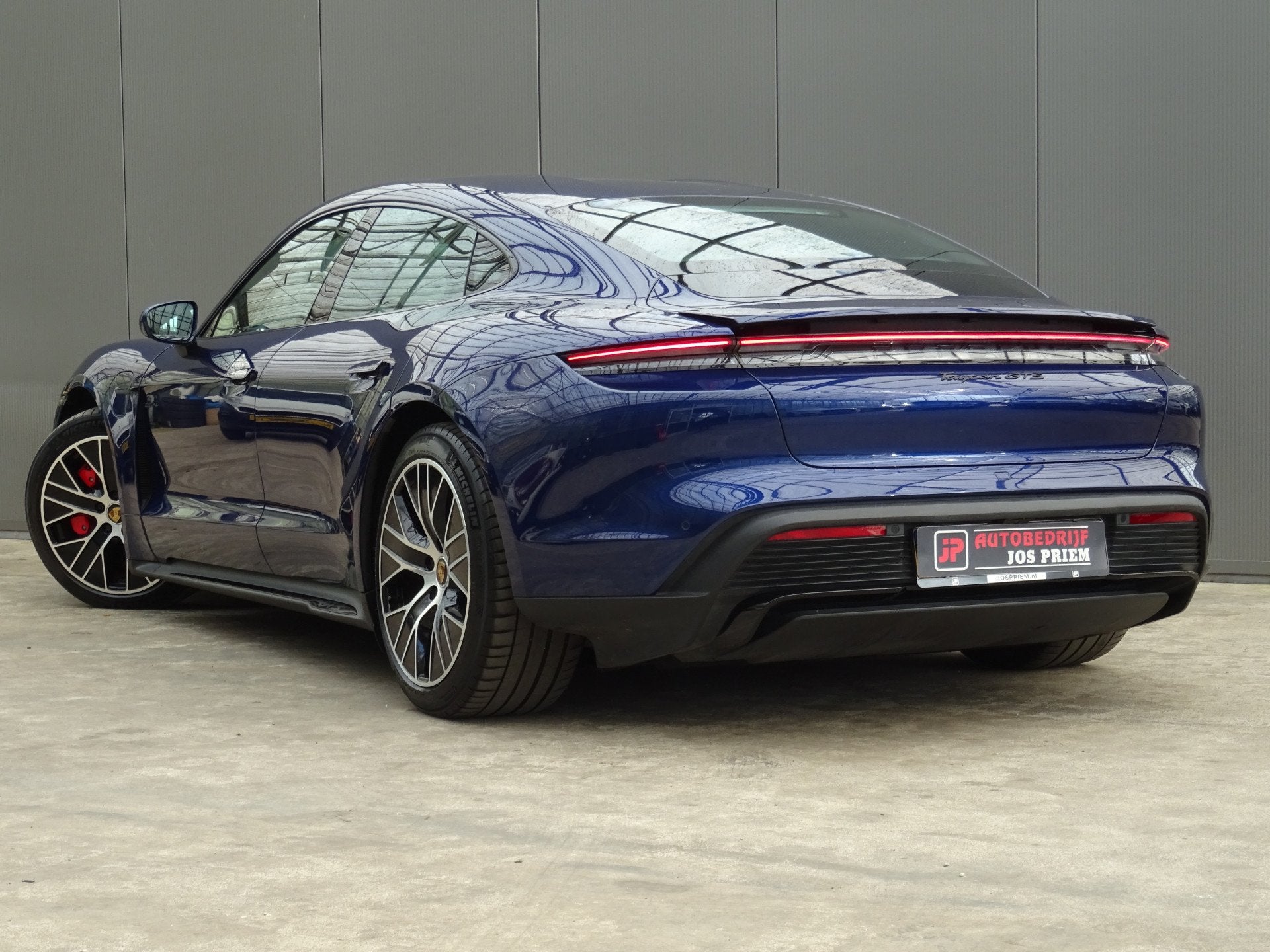 Porsche Taycan GTS 93 kWh * 4S * 517 PK * APPROVED tot 2028, Auto's, Automaat, Zwart, 110 €/maand, Alcantara