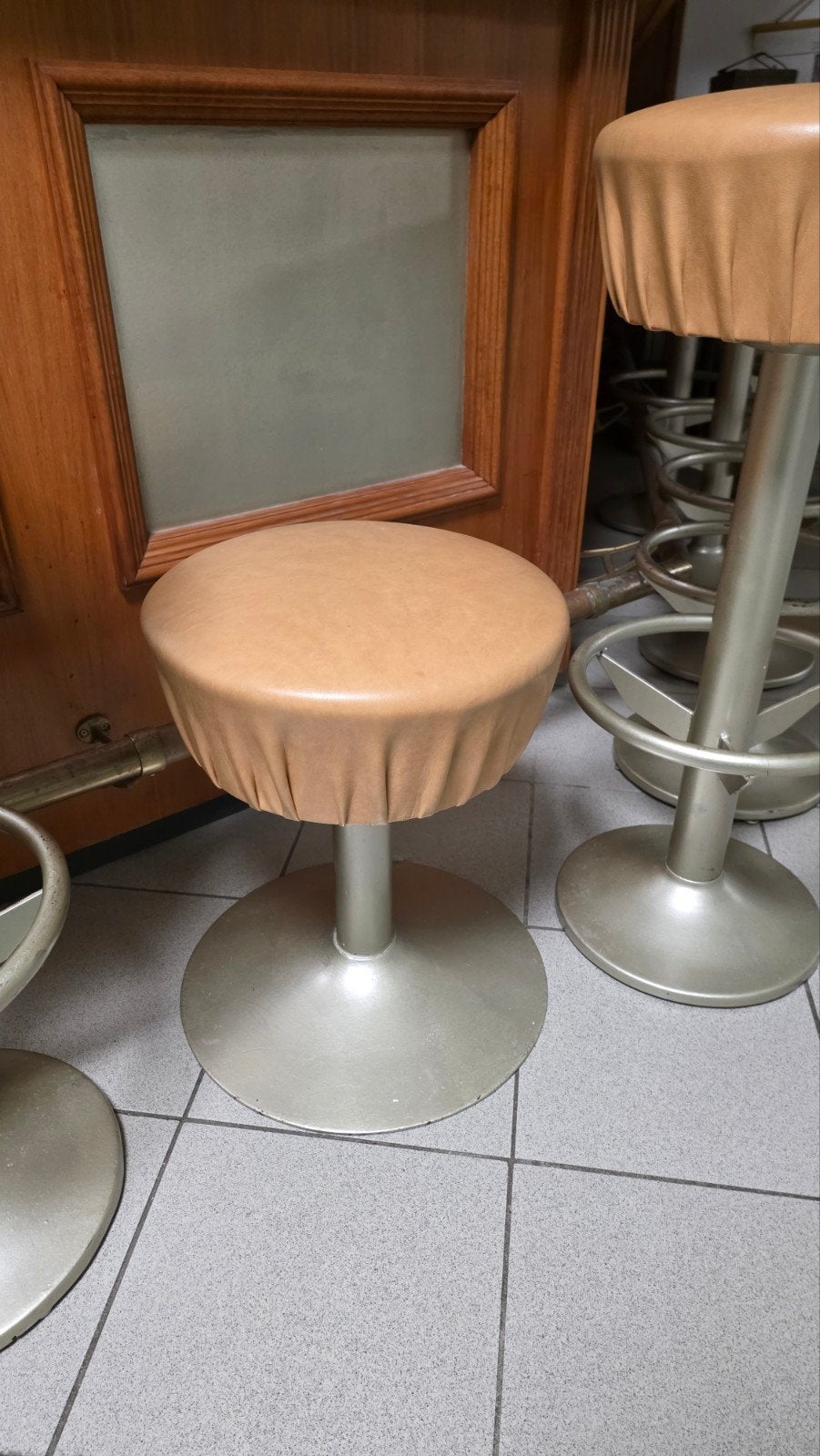 8 barkrukken: 6 grote en 2 kleine, Ophalen, Met voetsteun, 90 cm of meer, Metaal