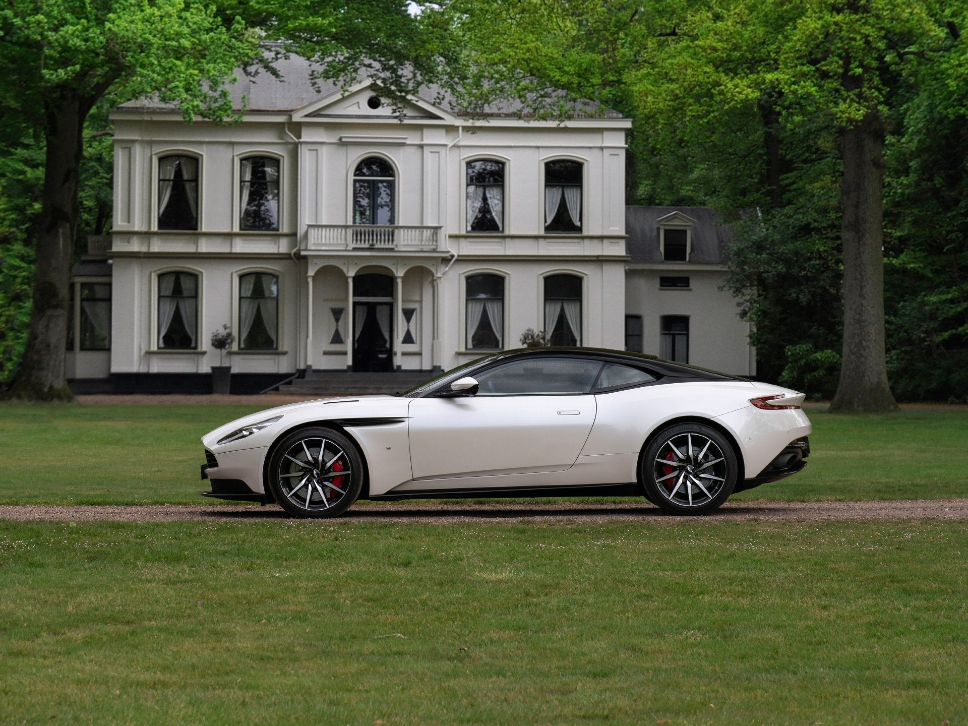 Aston Martin DB11 5.2 V12 Launch Edition | 360 cam | Bang &, Achterwielaandrijving, Euro 6, 5204 cc, 12 cilinders