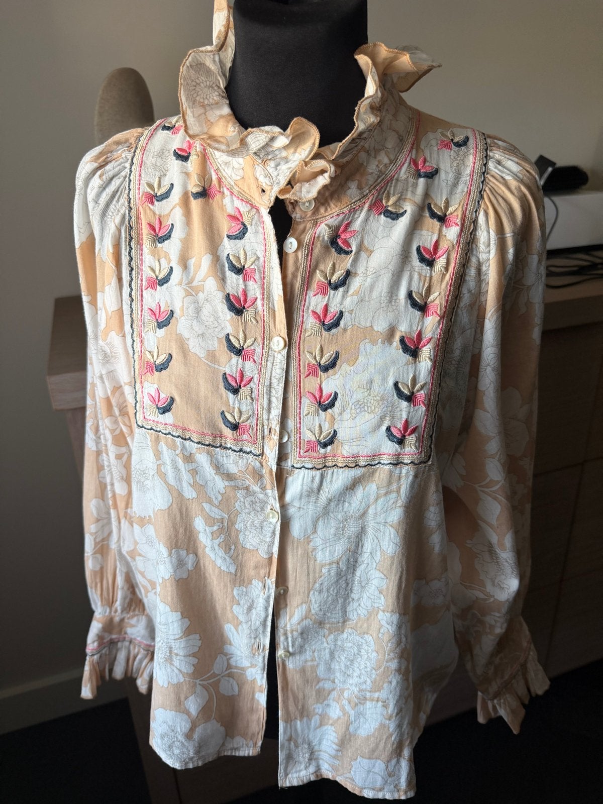 Schitterende Antik Batik blouse met borduursels, Kleding | Dames, Ophalen of Verzenden, Nieuw, Maat 38/40 (M), Beige