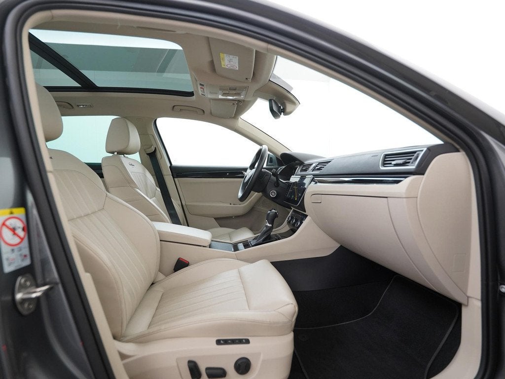 Skoda Superb Combi 1.4 TSI iV Laurin & Klement | Panoramadak, Auto's, Skoda, 12 maanden, Gebruikt, 1668 kg, Hybride Elektrisch/Benzine