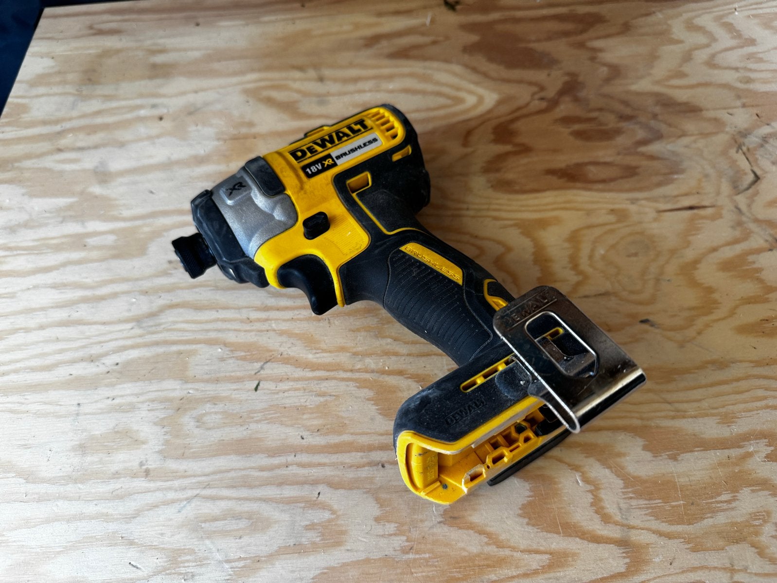 DeWalt DCF887 18v slagschroevendraaier, Ophalen of Verzenden, Zo goed als nieuw, Boor- en Schroefmachine