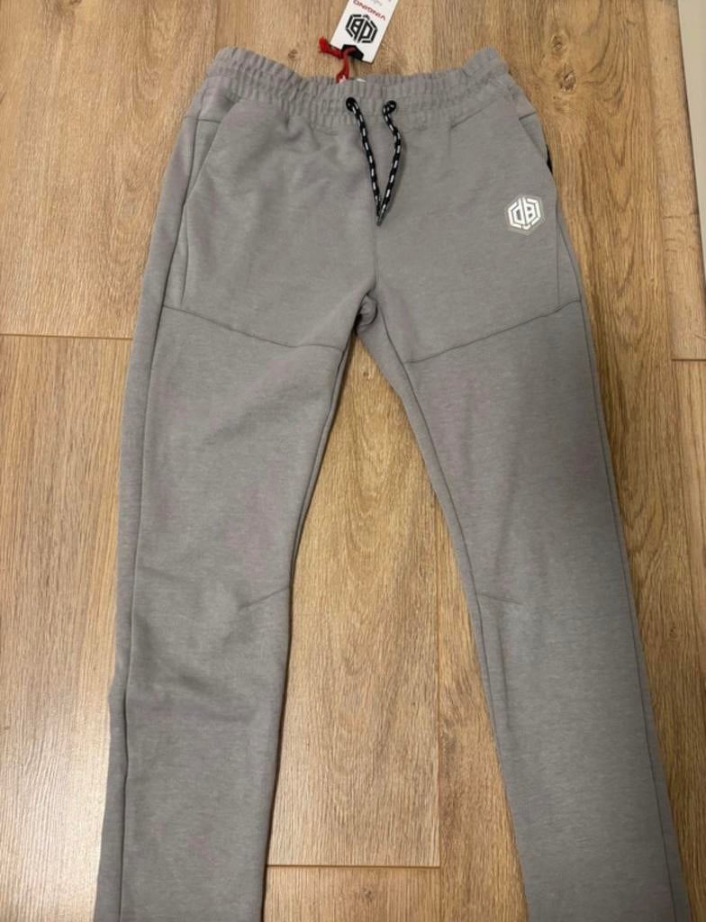 Grijze joggingbroek Vingino maat 164 cm, Kinderen en Baby's, Kinderkleding | Maat 164, Ophalen of Verzenden, Nieuw, Jongen of Meisje
