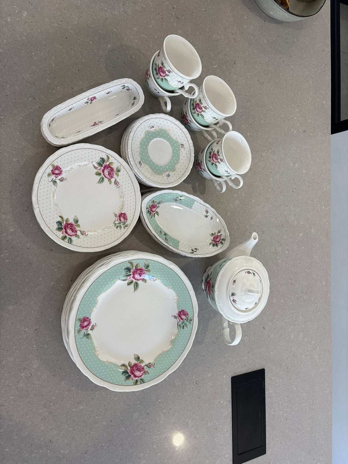 Compleet Serviesset voor 6 personen - Ontbijt/High Tea, Ophalen, Klassiek, Zo goed als nieuw, Porselein