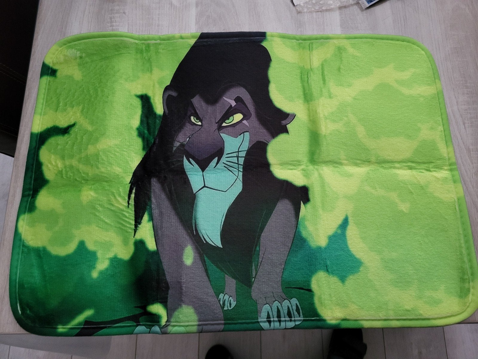 Nieuwe bad mat 40x60 disney lion king scar anti slip, Ophalen of Verzenden, Leeuwenkoning of Jungle Boek, Nieuw, Beeldje of Figuurtje
