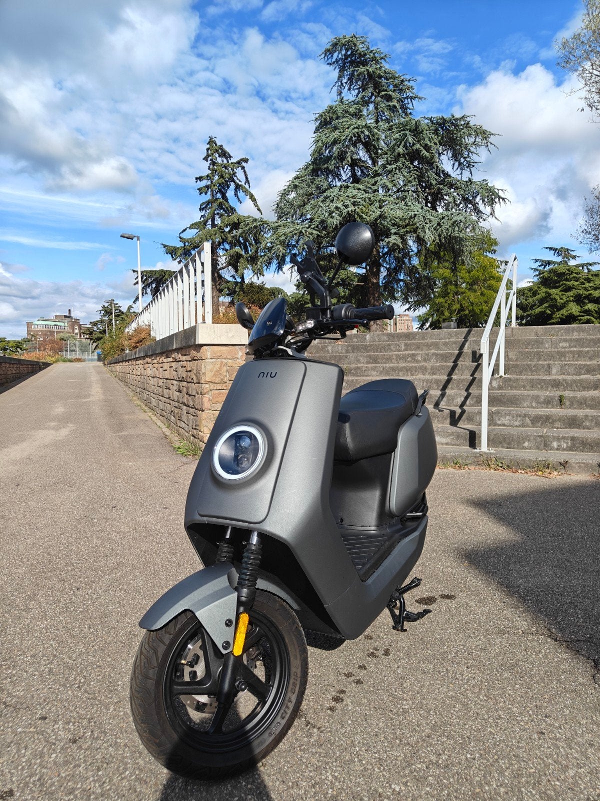 PRACHTIGE Niu n1s elektrsiche bromfiets/ scooter niu n 1 s, Fietsen en Brommers, Scooters | Overige merken, Ophalen, Zo goed als nieuw