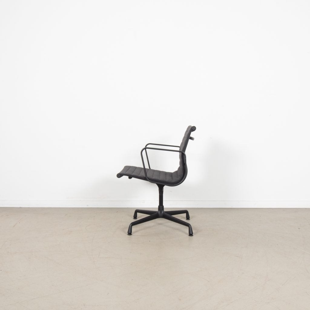 Vitra Eames EA 108 Bureaustoel Zwart Hopsak - Zwart, Huis en Inrichting, Niet ingevuld, Zo goed als nieuw, Niet ingevuld, Niet ingevuld