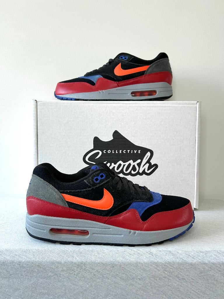 Nike Air Max 1 Black Hyper Crimson (EU 43), Zwart, Nike, Ophalen of Verzenden, Sneakers of Gympen