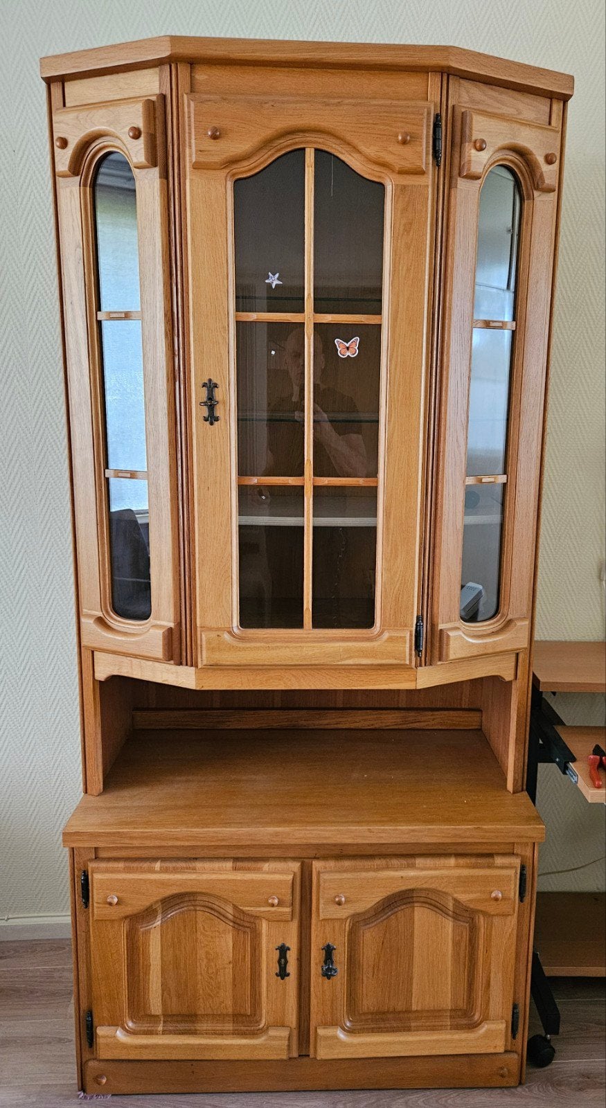 Eikenhouten hoekkast met vitrine en opbergruimte, Glas, Met deur(en), Klassiek, Zo goed als nieuw
