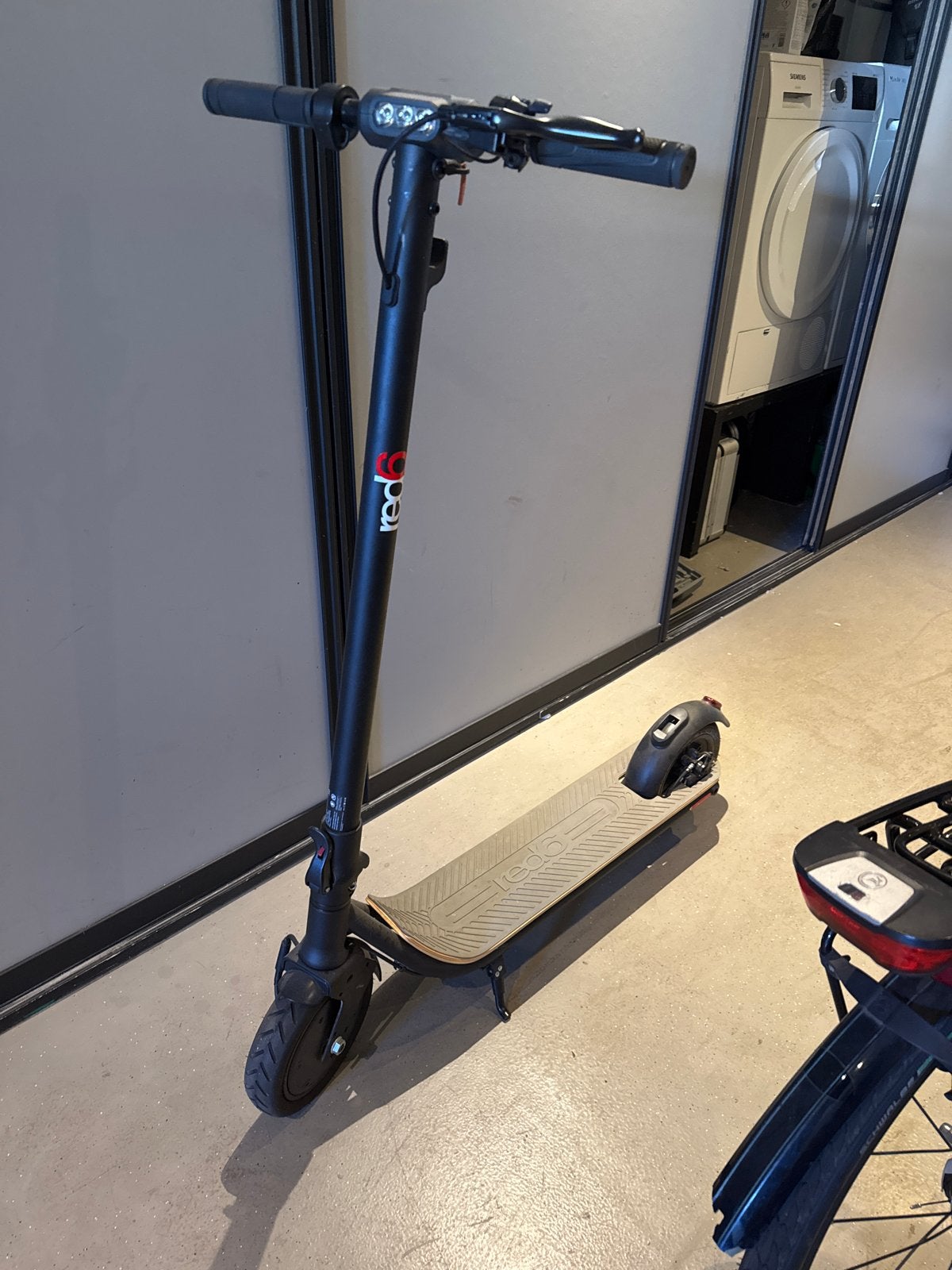 Defecte elektrische step zonder oplader (voor onderdelen/rep, Ophalen, Gebruikt, Elektrische step (E-scooter)