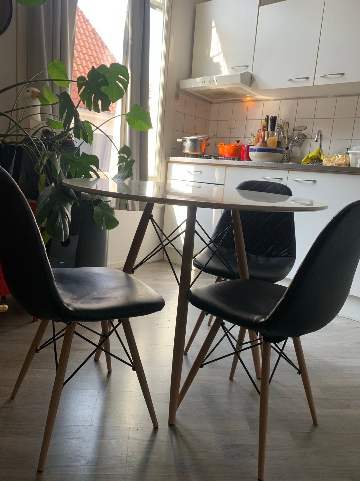 Moderne eettafel met 3 zwarte stoelen, Ophalen, Gebruikt, Rechthoekig, 50 tot 100 cm