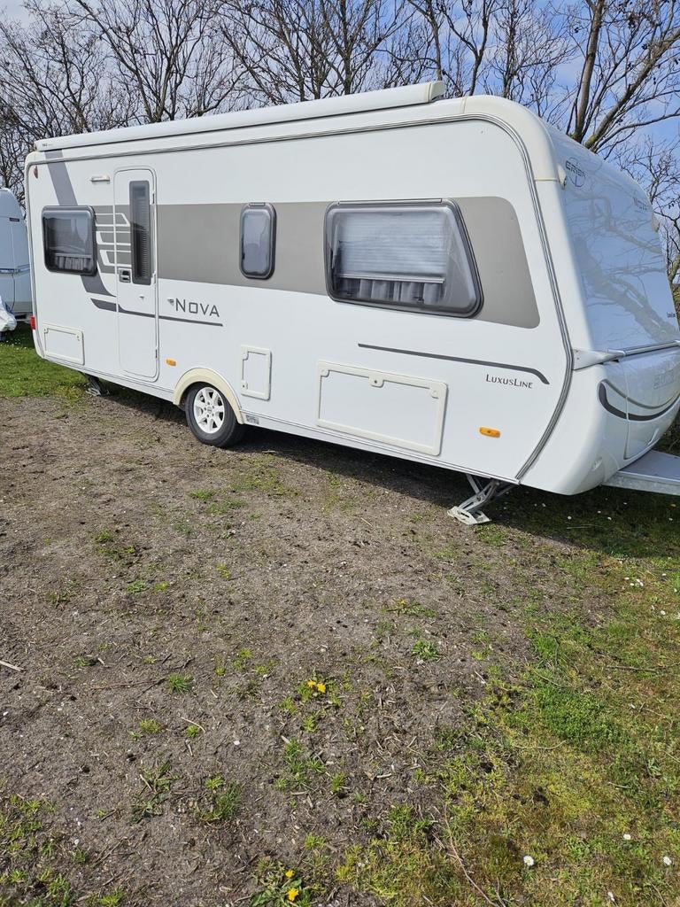 Eriba Nova Luxus Line 541 met voortent Riogrande 280, 2 aparte bedden, Rondzit, Schokbreker, Particulier