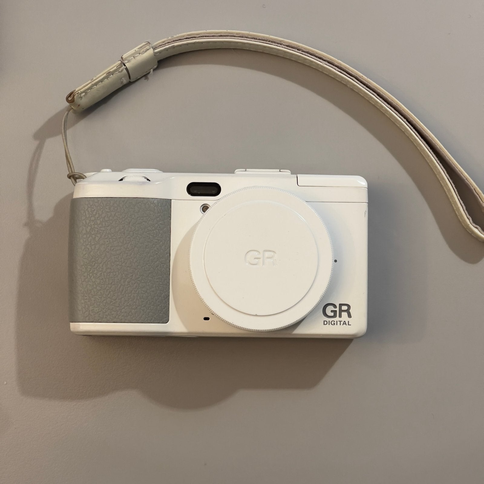 Ricoh GR Digital IV in witte uitvoering, Ophalen of Verzenden, Zo goed als nieuw, Overige Merken, Geen optische zoom