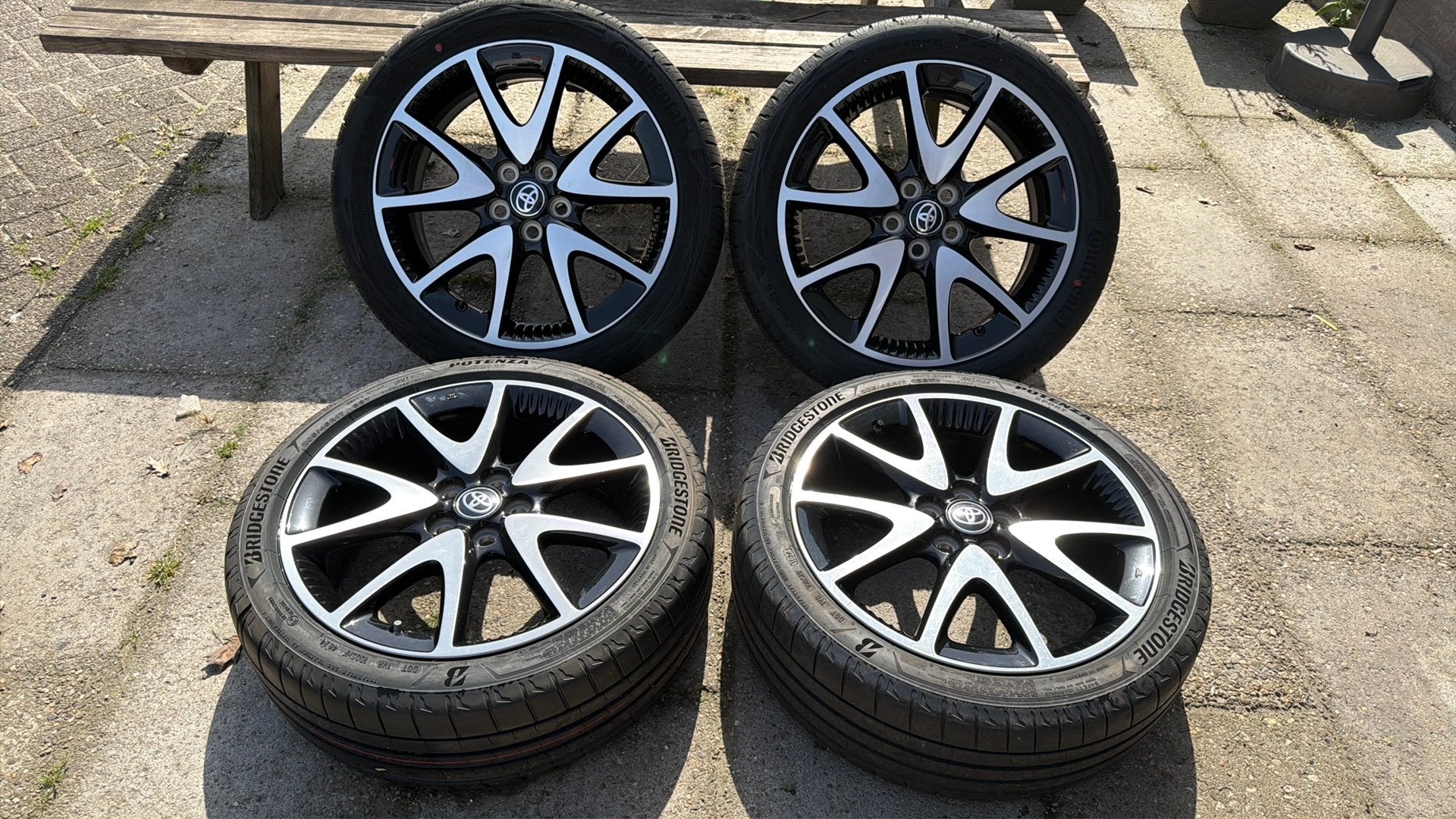 Toyota yaris originele set 205/45-17 Bridgestone/continrntal, Auto-onderdelen, Banden en Velgen, Ophalen, Banden en Velgen, Nieuw